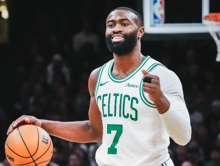 布朗30+10+5落选秀5记三分,西亚卡姆空砍32分,绿军复仇步行者