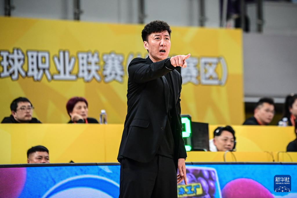开云-下课主帅+1!韩硕辞任四川男篮主教练,本赛季至今无一胜绩